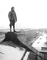 Roof-top fire watch during the Siege of Leningrad (SCRSS Photo Library)