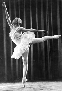 Galina Ulanova in Swan Lake, Kirov Ballet, Leningrad, 1947 (SCRSS Photo Library)